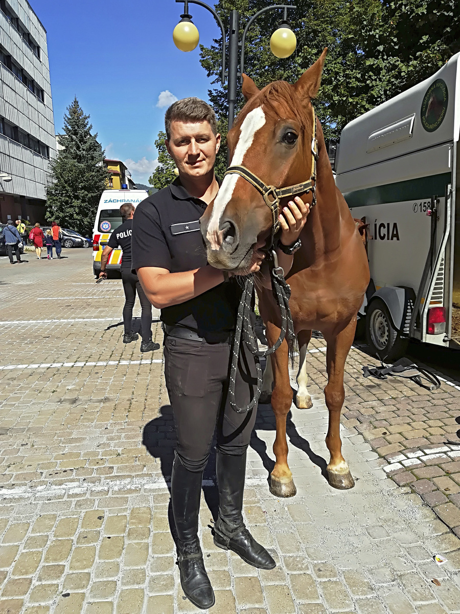 S policajným koňom Nadalom