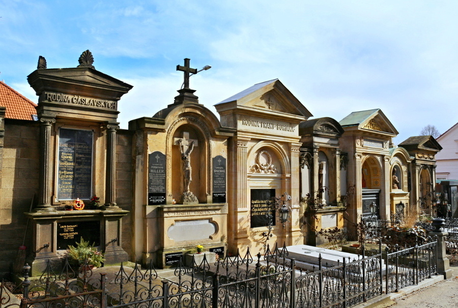 3. Cintorín Malvazinky v