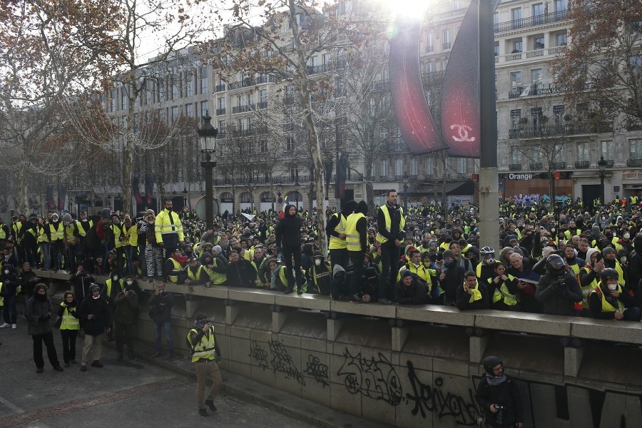 Demonštrácie v Paríži sa