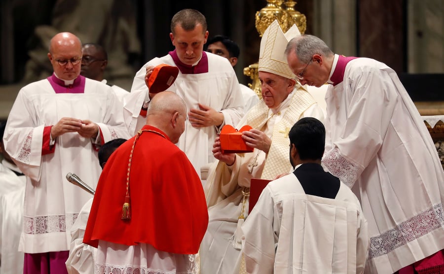 Okrem biretov dostali kardináli