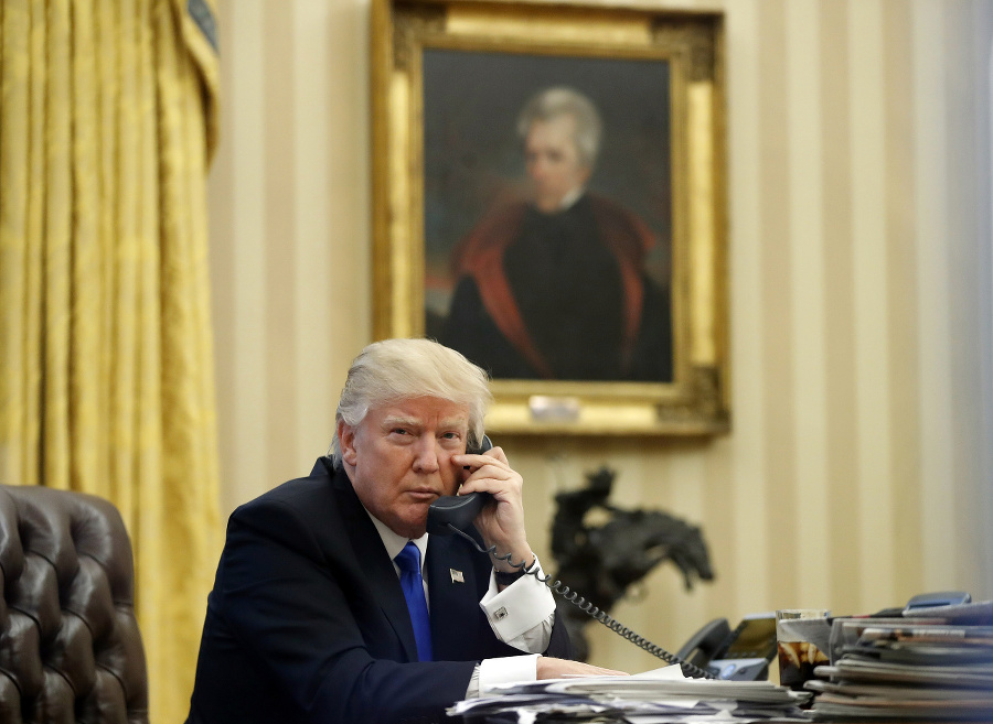 Donald Trump na telefóne