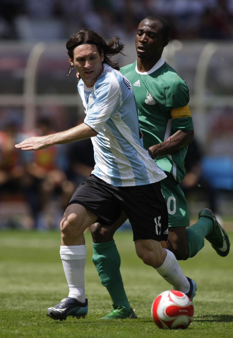 Isaac v pozícii kapitána doviedol Nigériu k striebru na olympijských hrách 2008 v Pekingu. Vo finále vtedy podľahli Argentíne, v ktorej zostave figuroval aj Lionel Messi. 