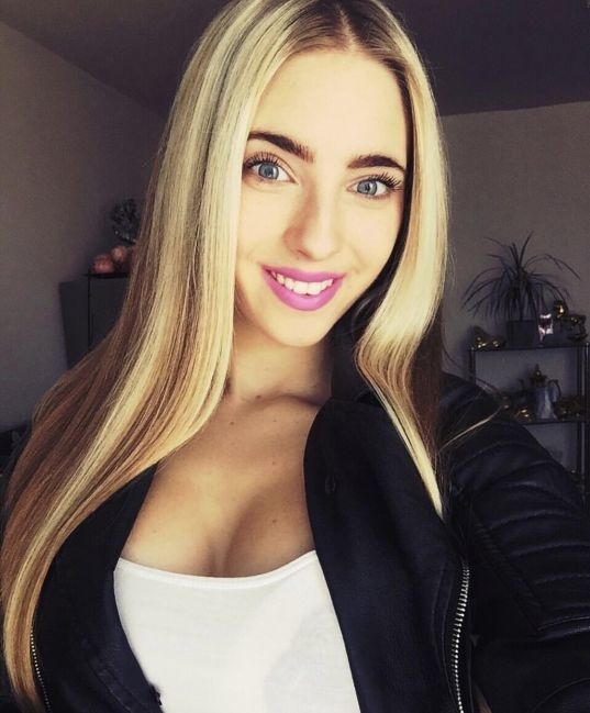 Simona Harasníková, 22 rokov,