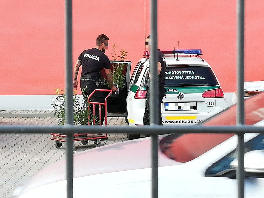 Policajti využili službu na nákup.