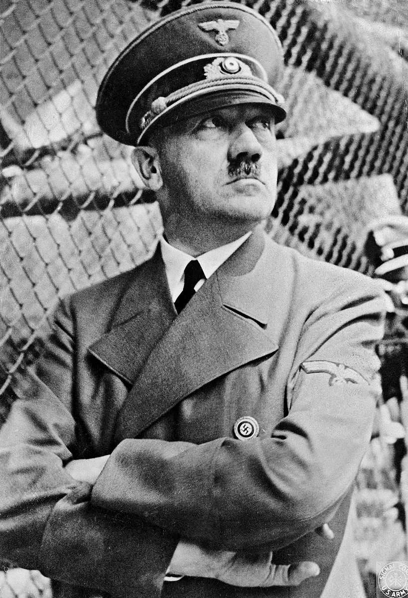 ADOLF HITLER: Aktívne sa zaujímal o vývoj zbraní a aj pre jeho neuskutočniteľné predstavy sa sériová výroba niektorých zbraní oneskorila.