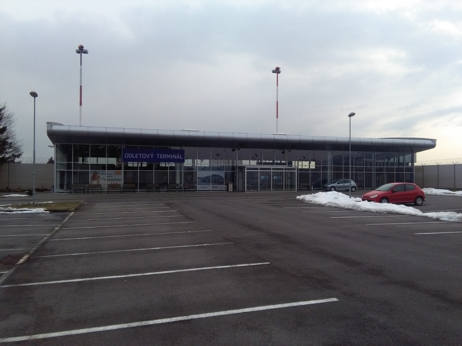 Odbavovacia budova civilného letiska