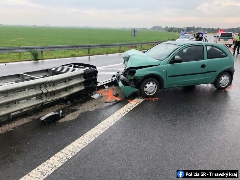 Vodič narazil do zvodidiel.