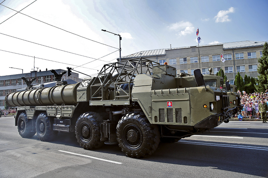 Diváci mohli vidieť aj raketový systém S-300.