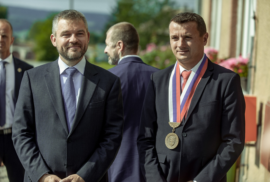 Zľava premiér Peter Pellegrini