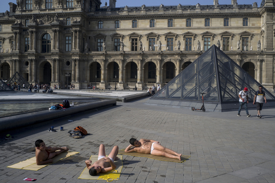 V Paríži sa ľudia