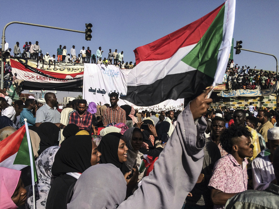 Protestujúci v Sudáne sú