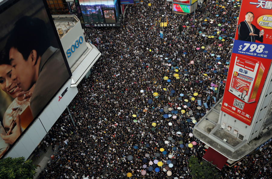 Demonštranti v Hongkongu.