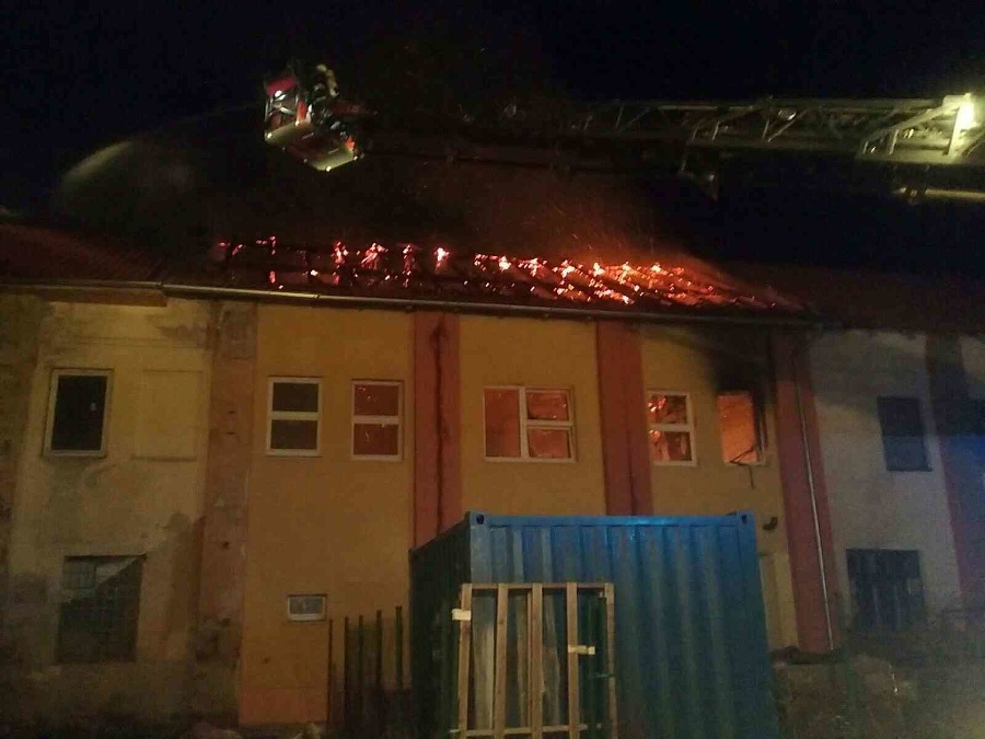 Požiar budovy v Nových