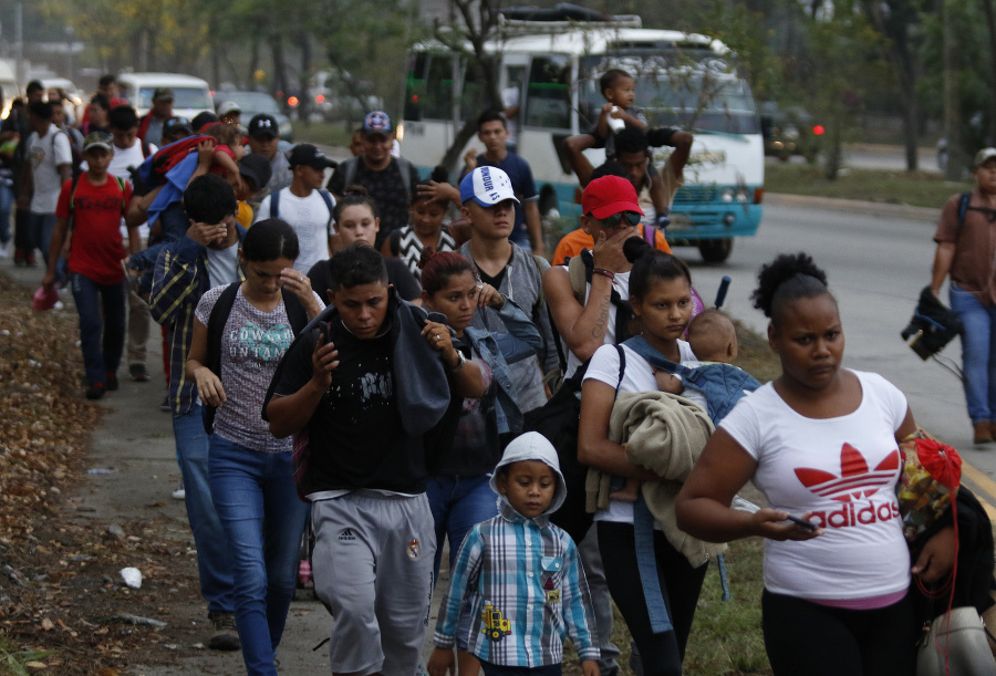 Stovky honduraských migrantov dúfajú,