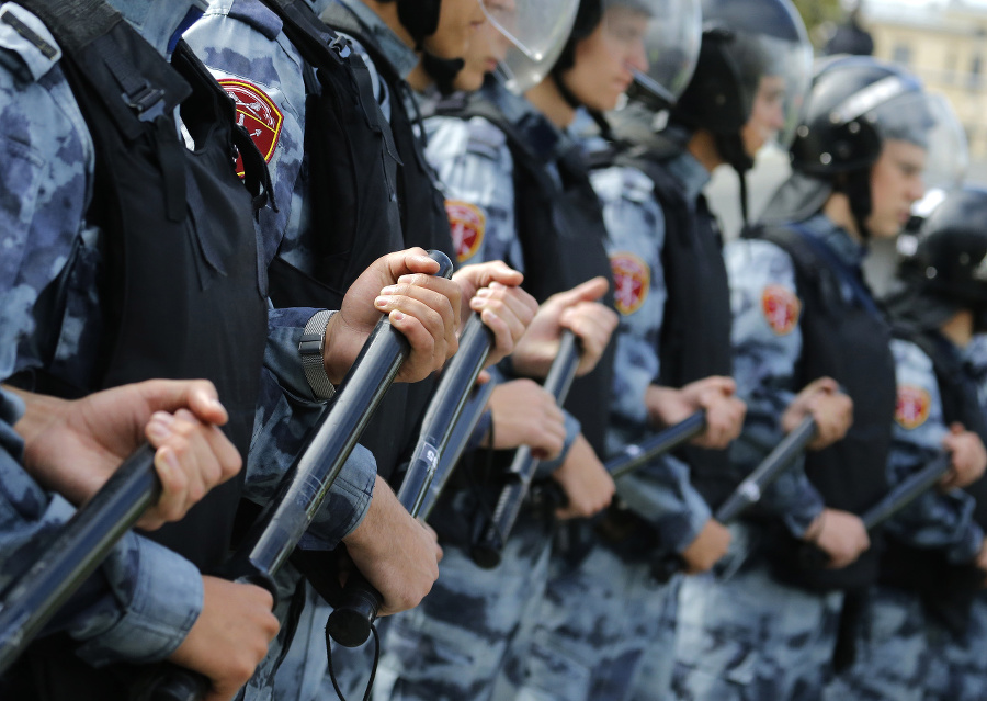 Polícia zadržala na proteste