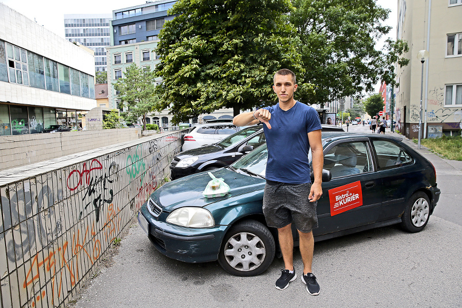 Erik (22), kuriér auto