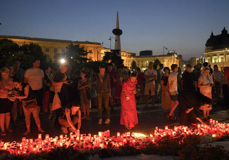 Demonštranti si uctili Alexandrinu