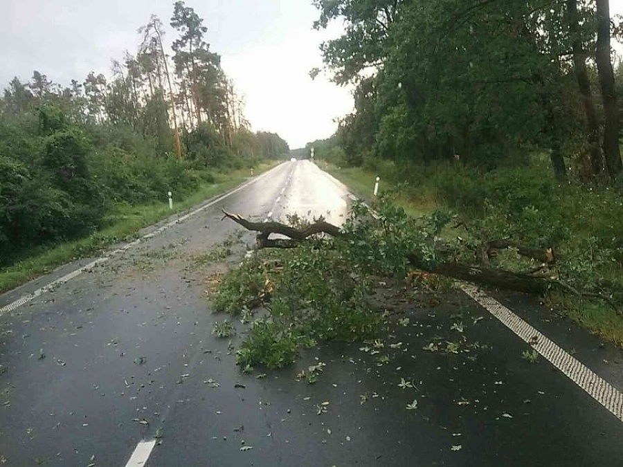 Hasiči zasahovali pri škodách,