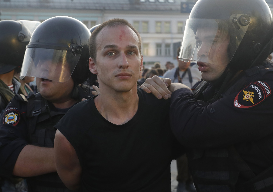 Ruská polícia zatkla vyše
