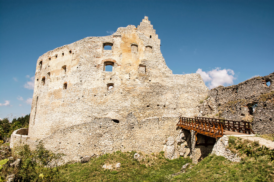 Ruins of Topolcany castle,