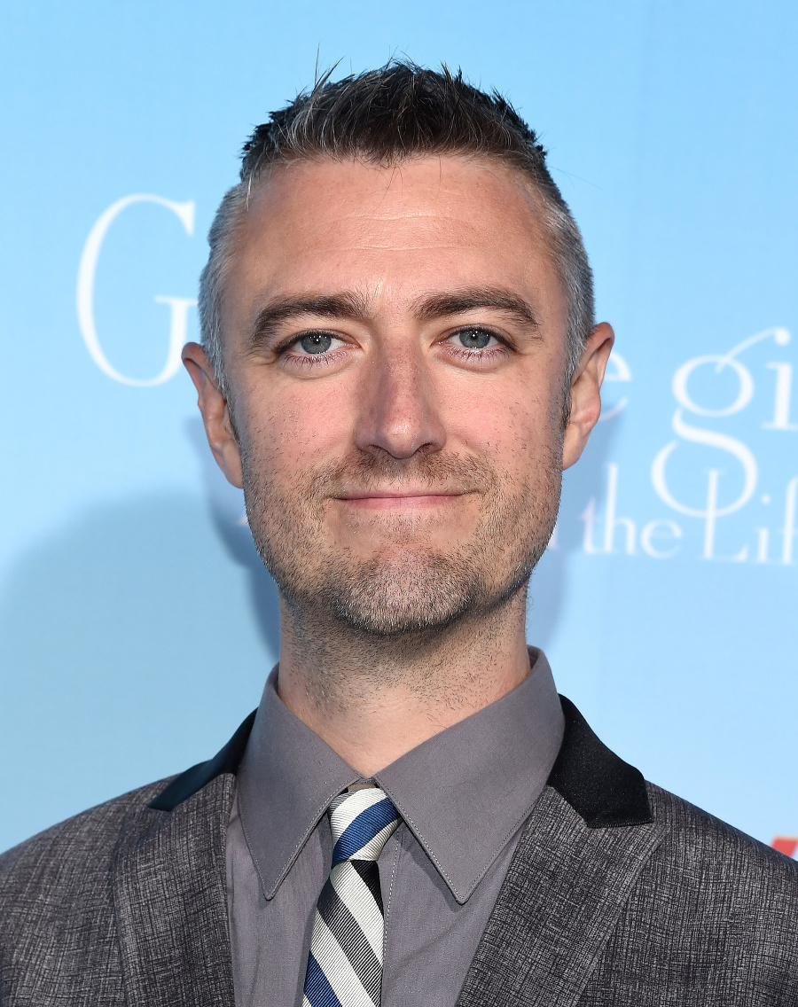 Sean Gunn super