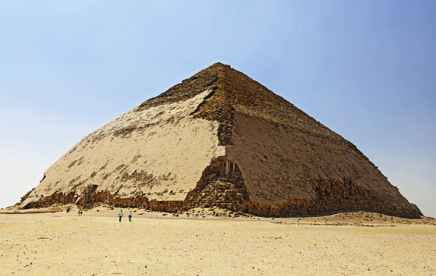 Lomená pyramída