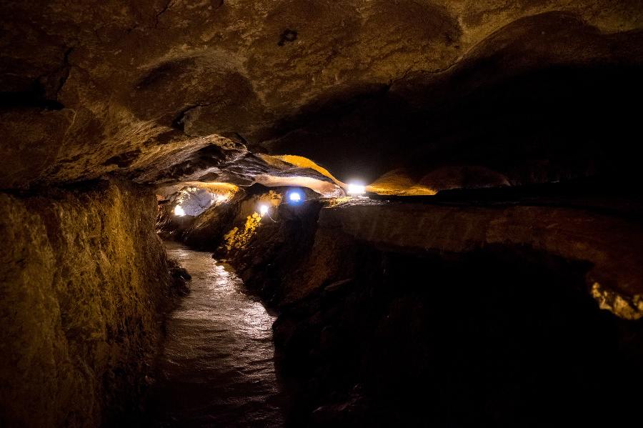 tourist landmark underground limestone