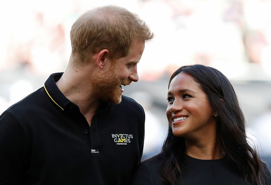 Harryho a Meghan opúšťajú