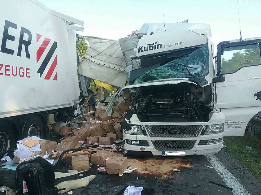 Nehoda dvoch kamiónov si