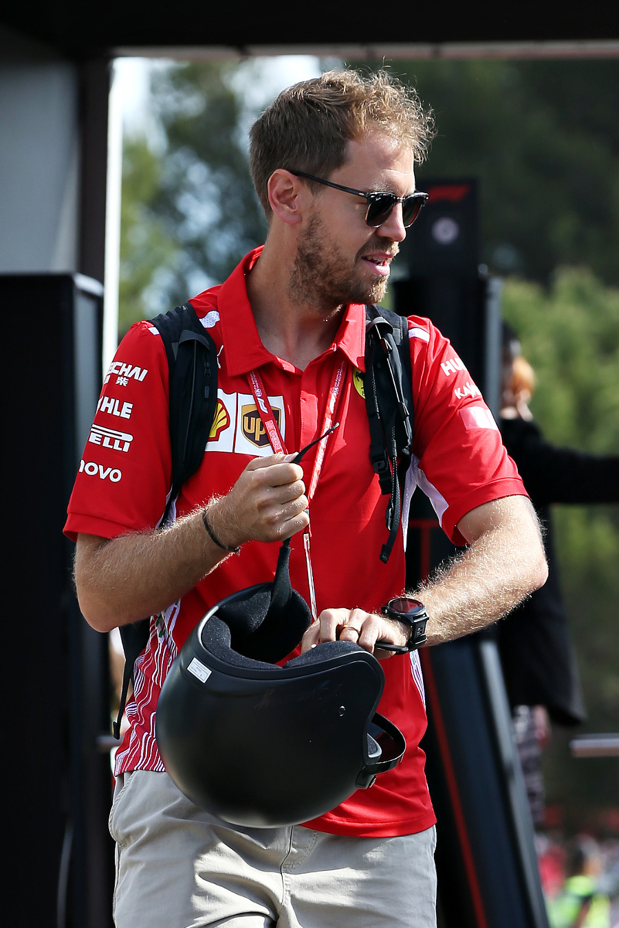 Vettel hrdo nosí manželskú