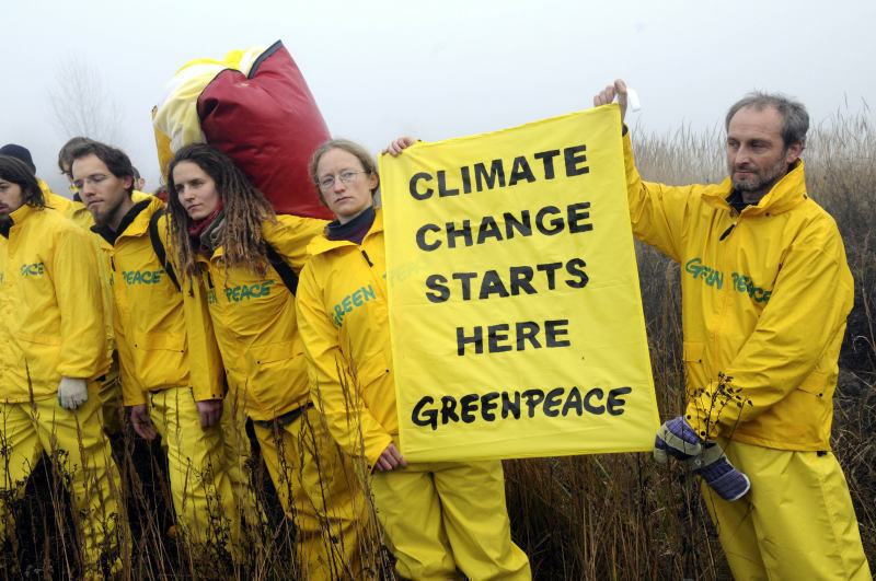 Aktivisti hnutia Greenpeace protestovali