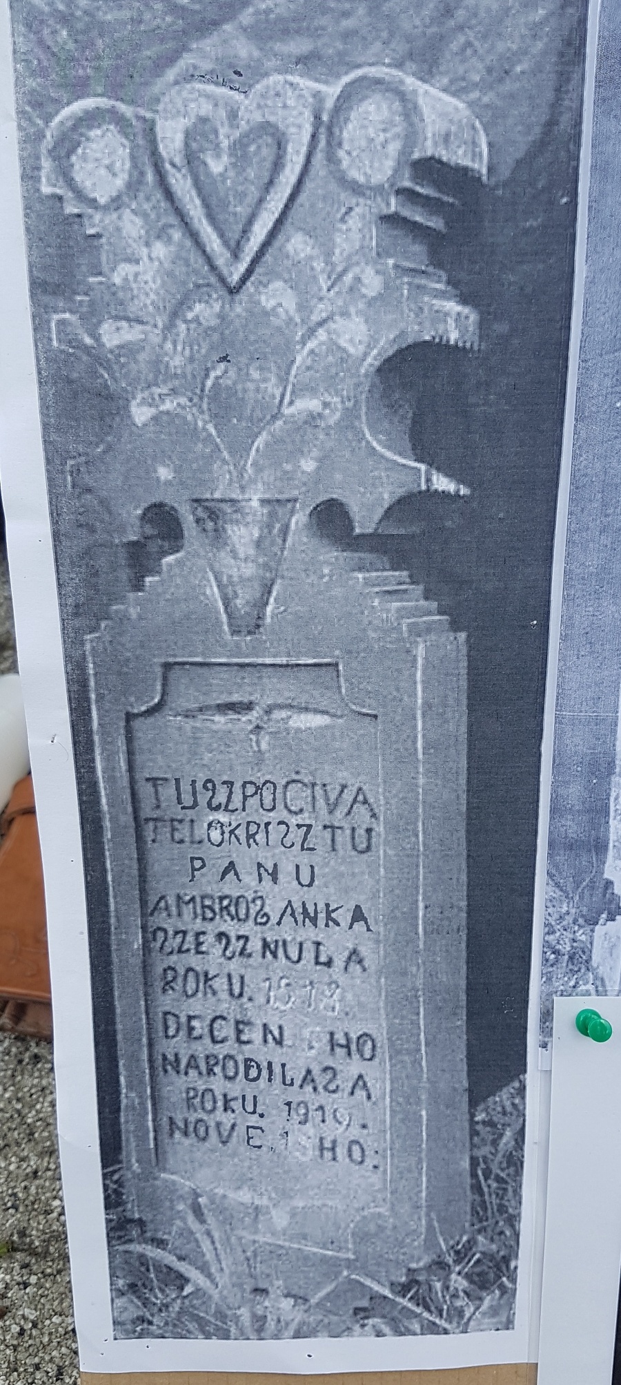 Lukáš a Róbert sa inšpirovali náhrobníkmi z rokov 1870 až 1920. 