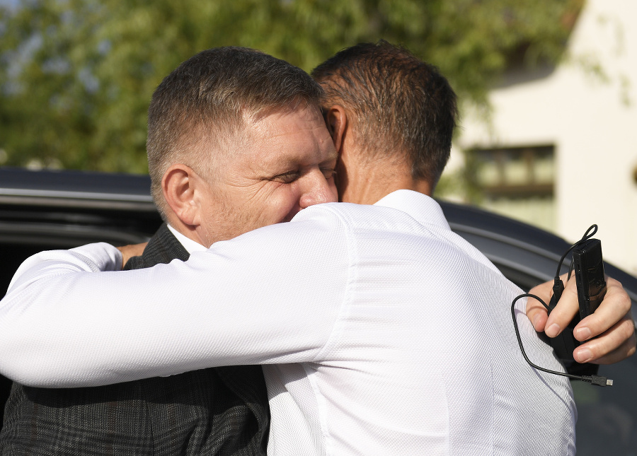 Robert Fico a podpredseda strany a podpredseda vlády SR pre investície a informatizáciu Richard Raši 