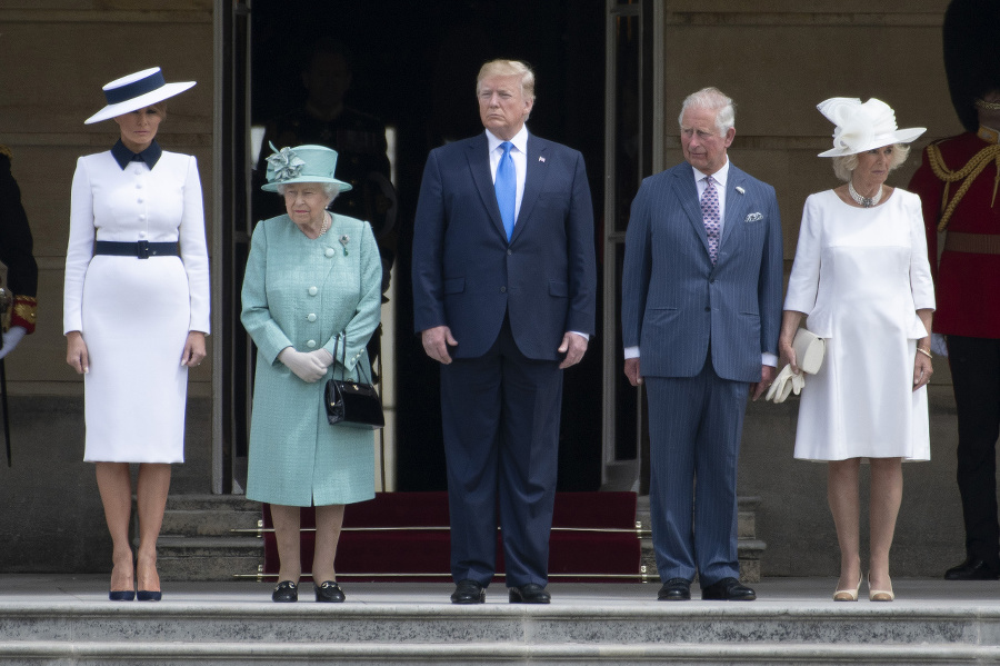 Stretnutie Donalda Trumpa a jeho manželky s členmi britskej kráľovskej rodiny.