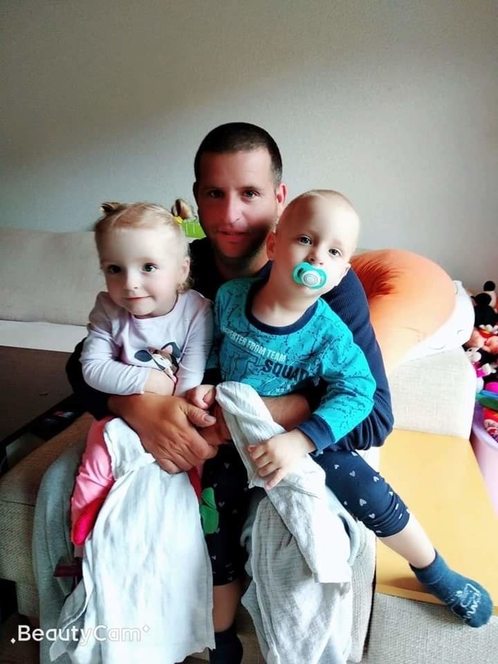 Súrodenci sa veľmi ľúbia.