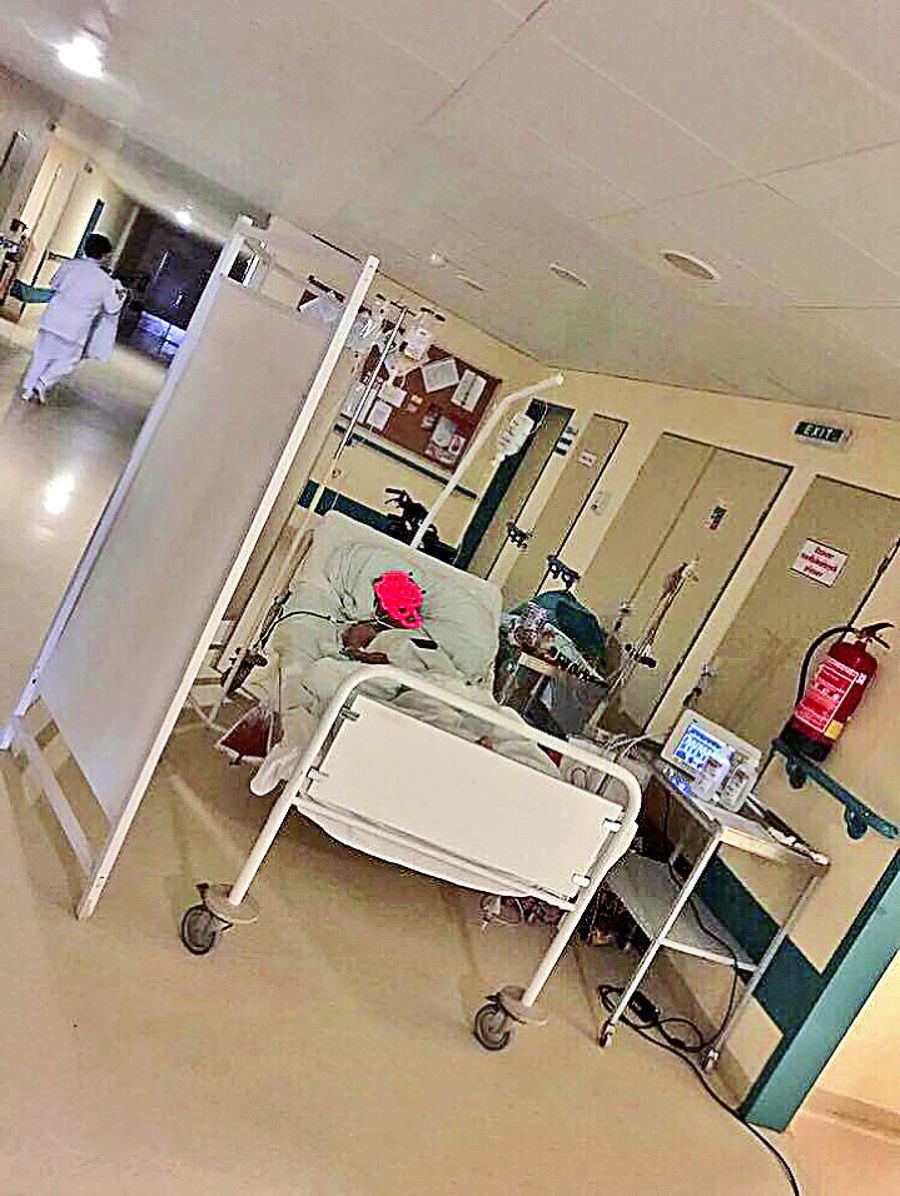 Až táto fotka Evy († 64) ležiacej na chodbe za paravánom donútila nemocnicu konať. 