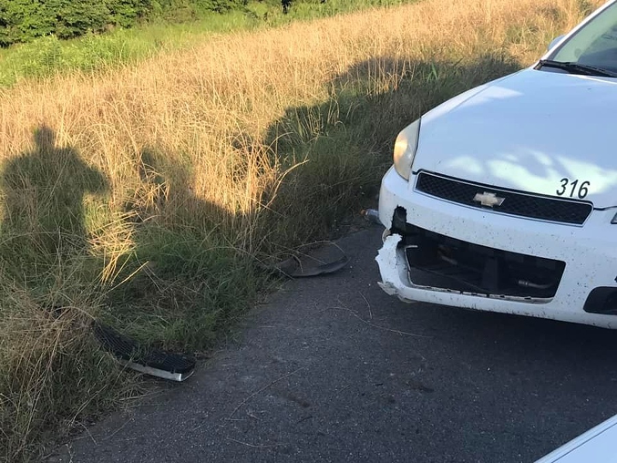 Na policajné auto zaútočil