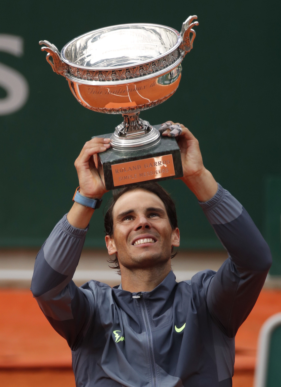 Rafael Nadal s trofejou..