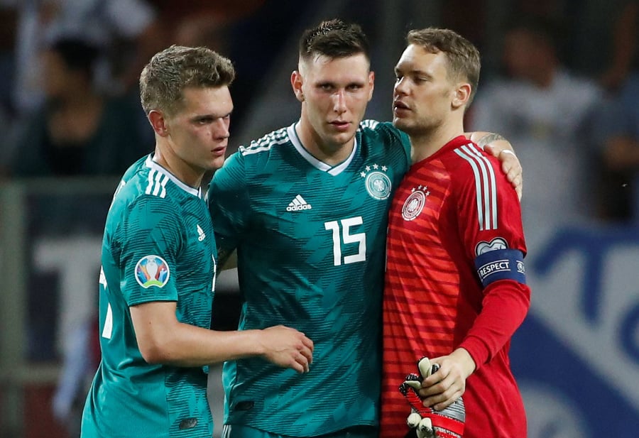 Manuel Neuer (vpravo) ukázal