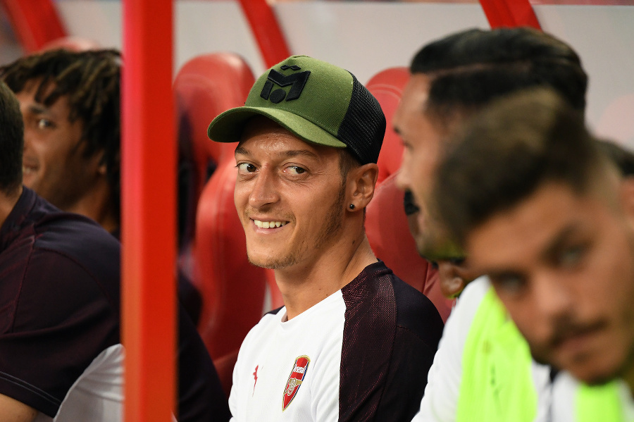 Mesut Özil so spoluhráčmi