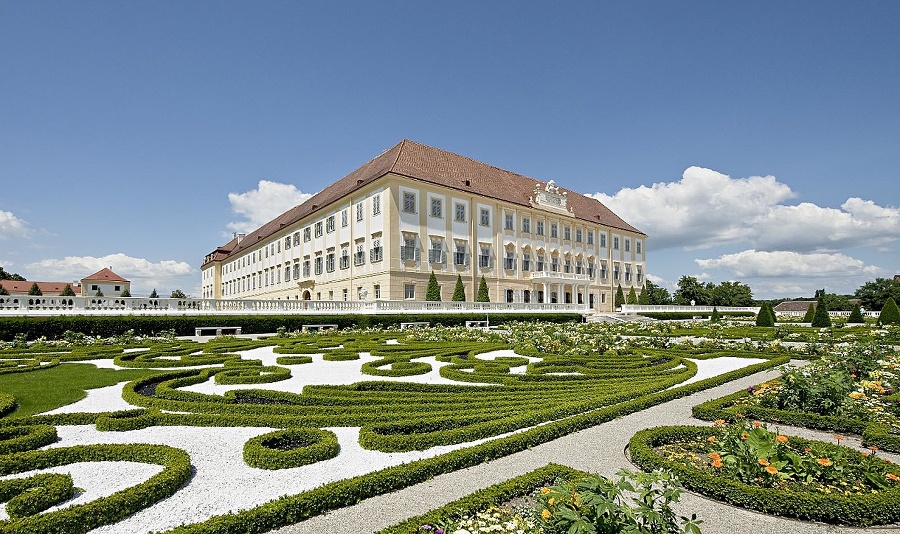 Zámok Schloss Hof terasy