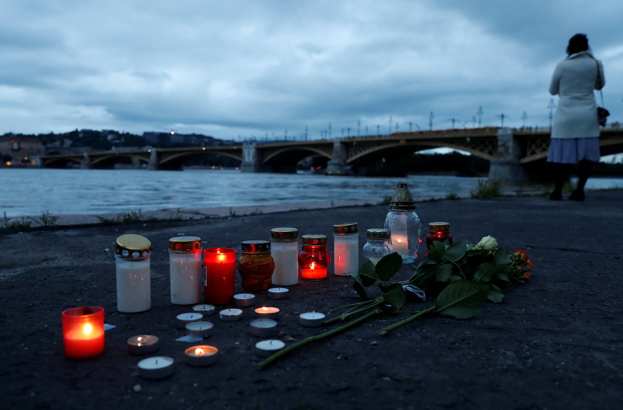 Tragédiu na Dunaji pripomínajú