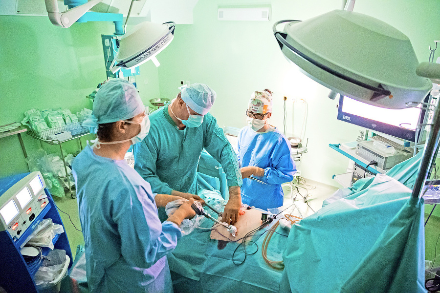Počas operácie sa pacientovi
