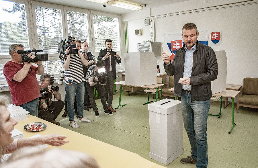 Premiér Peter Pellegrini odvolil