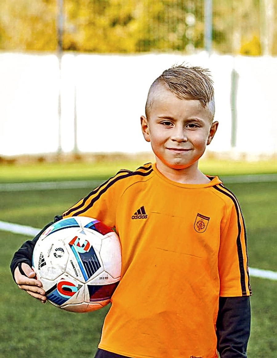 Radko (9) hrá futbal