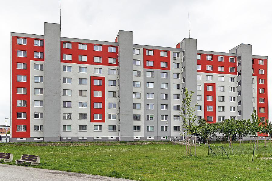 Umelcov život vyhasol na tomto mieste pred jeho bytovkou.