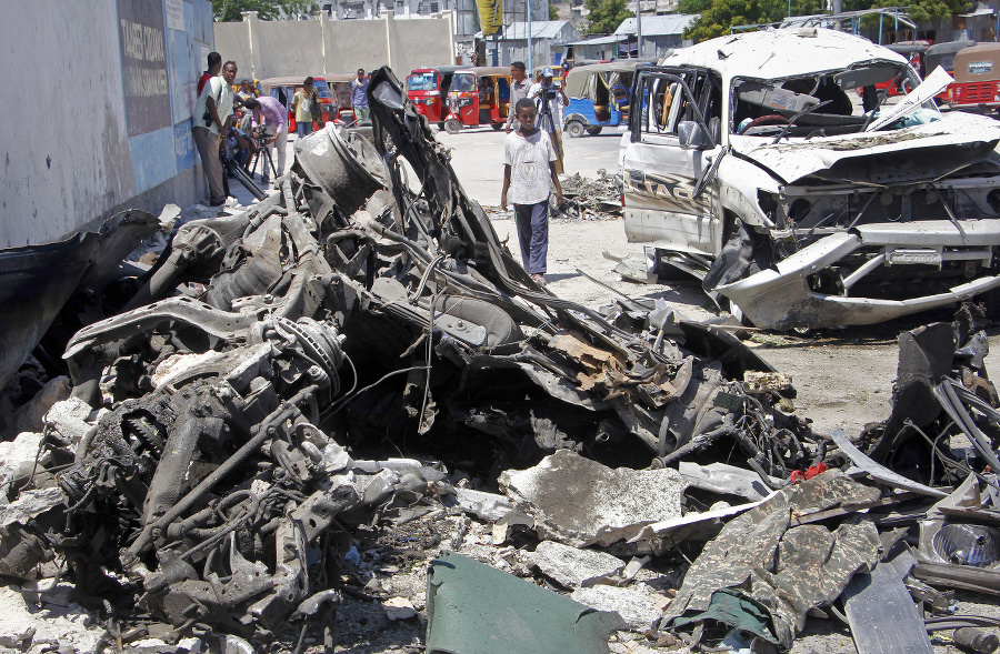 Mogadišom otriasol samovražedný útok.