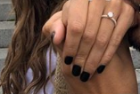 Jasmina dostala takýto prsteň.