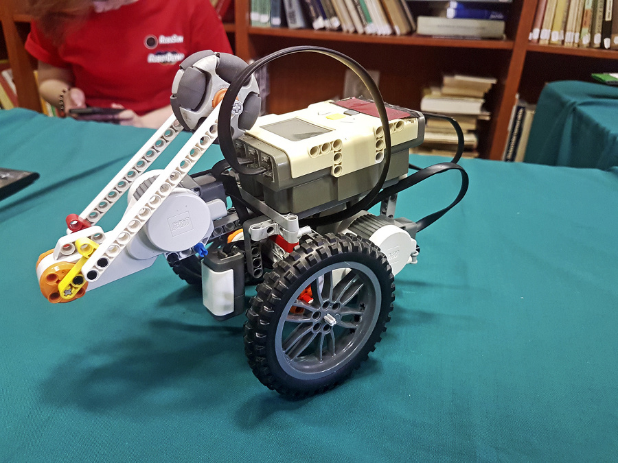 Maďarský robot gymnazistov z