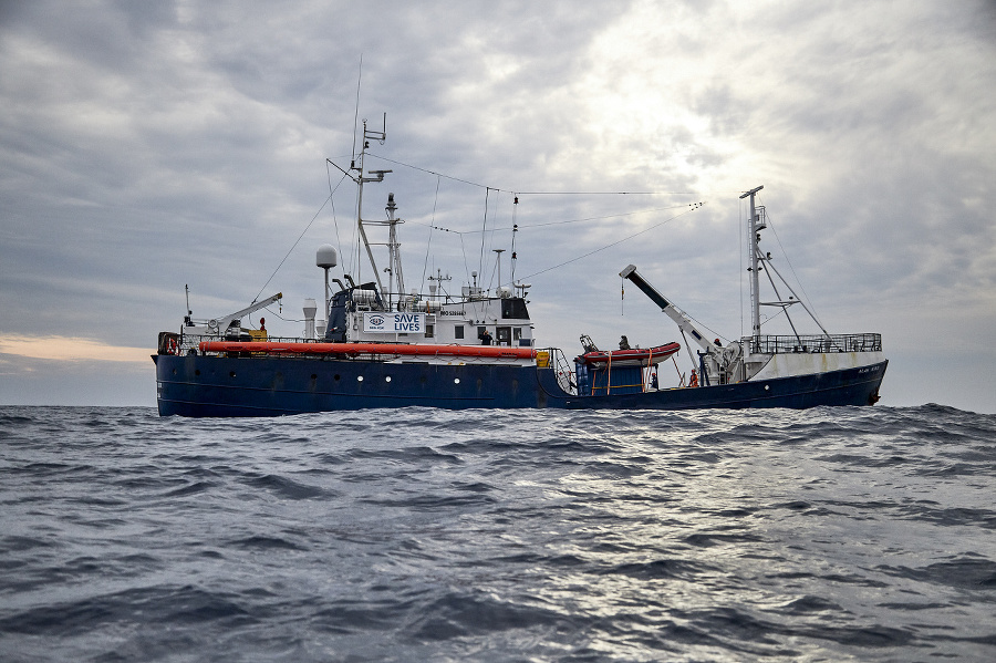 Loď zachránila migrantov v